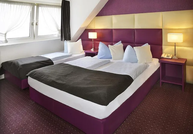 غرفة ثلاثية، Hotel Am Wehrhahn 1/7