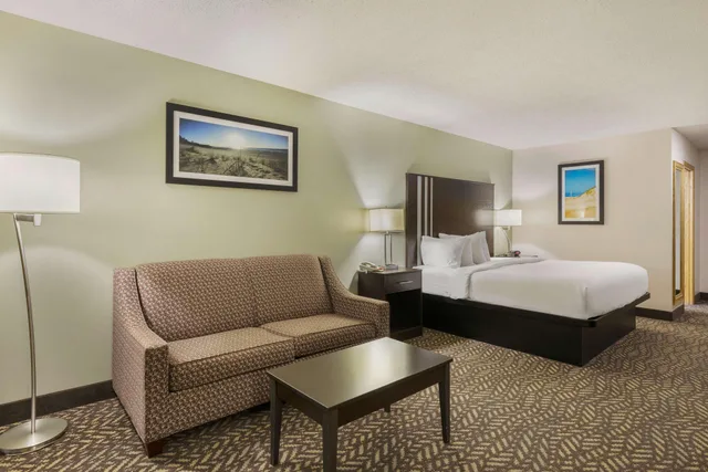 Room, King Bed, Lake Side, Sofa، Best Western Indian Oak 7/7