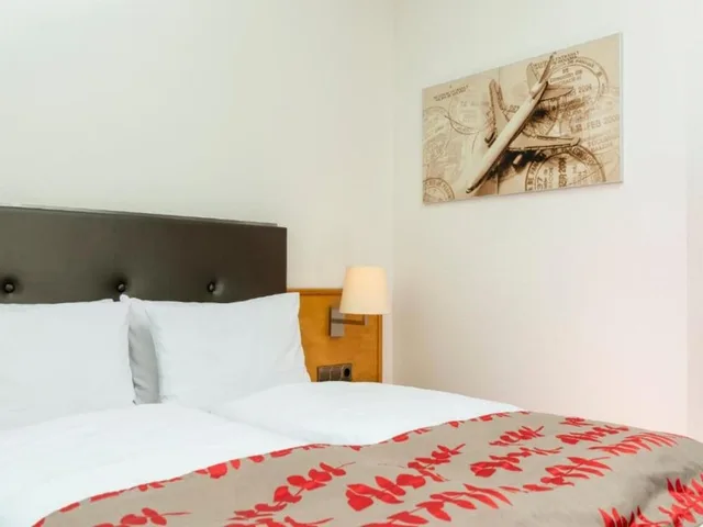 غرفة ديلوكس بسرير مزدوج، Holiday Inn Frankfurt Airport Neu Isenburg 1/3