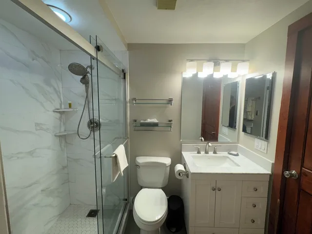 1 Bedroom, Deluxe, King Bed, Mountain View, 2 Bathrooms, Sofa، Shadow Mountain Lodge 7/10