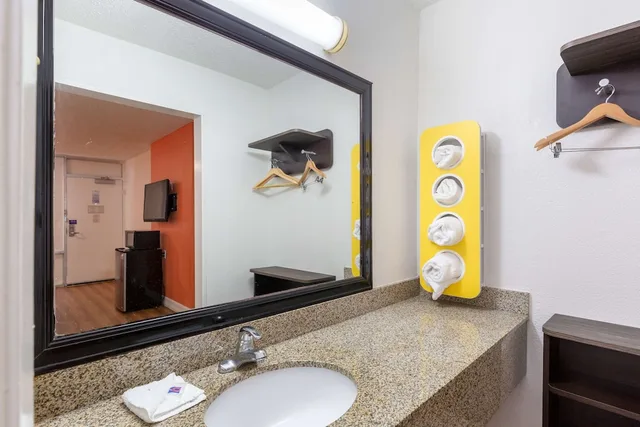 غرفة ديلوكس بسرير كينج للمدخنين، Motel6 Houston Tx East 5/9