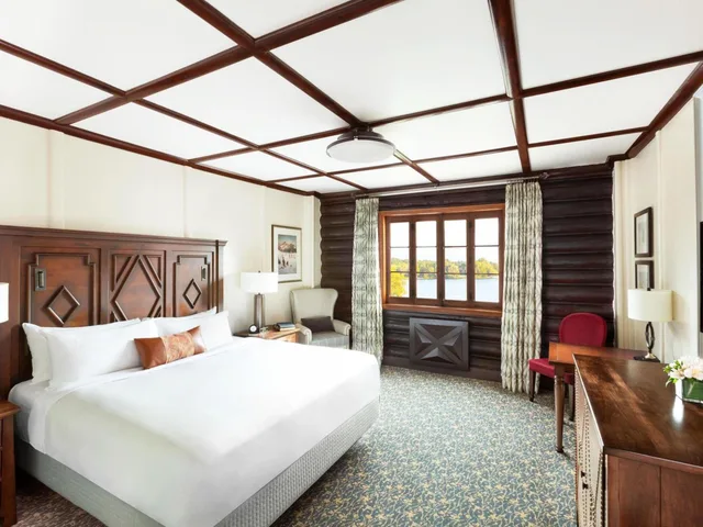 Fairmont, Luxury, King Bed, with View، Fairmont Le Chateau Montebello 1/2