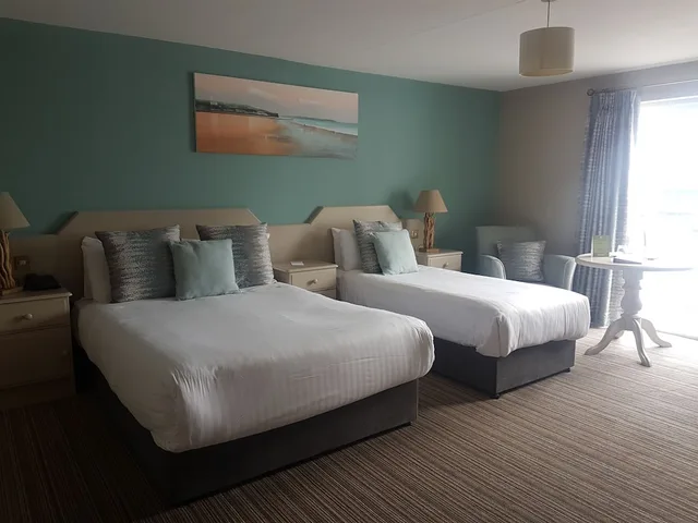 غرفة عائلية بسريرين مزدوجين بإطلالة على البحر، Causeway Hotel 2/5