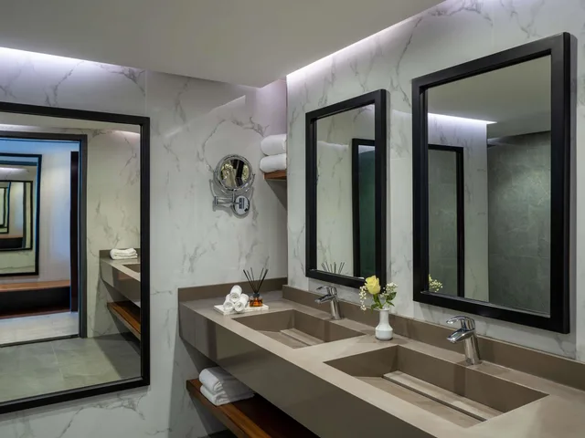 جناح جونيور بسرير كينج بإطلالة، أنوار المدينة موفنبيك(Anwar Al Madinah Movenpick) 3/5