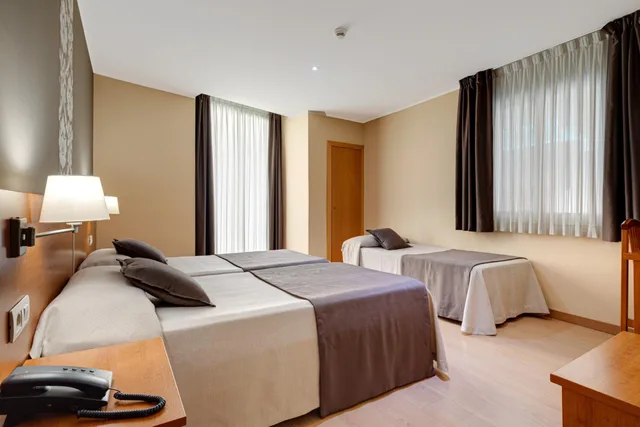 Room, Triple, 3 Beds, Catalunya Hotel 1/2