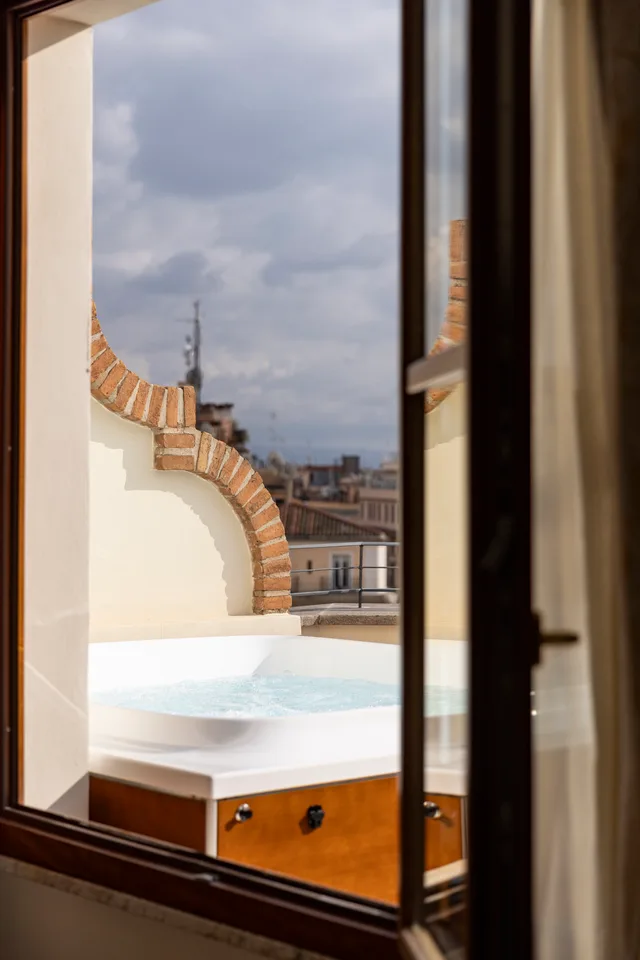 جناح جونيور بشرفة بجاكوزي، Anantara Palazzo Naiadi 2/2