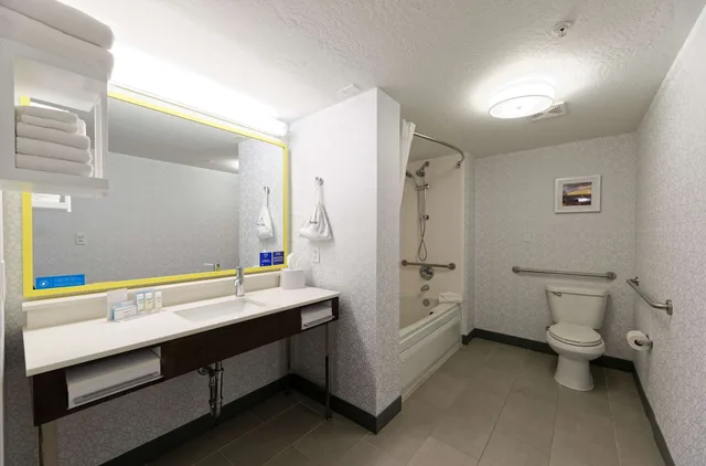 غرفة بسريرين مزدوجين لذوي الإعاقة، Hampton Inn & Suites Goodyear 3/3