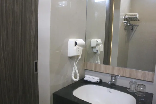 غرفة بزنس بسرير كوين، Top Malioboro Hotel 5/7