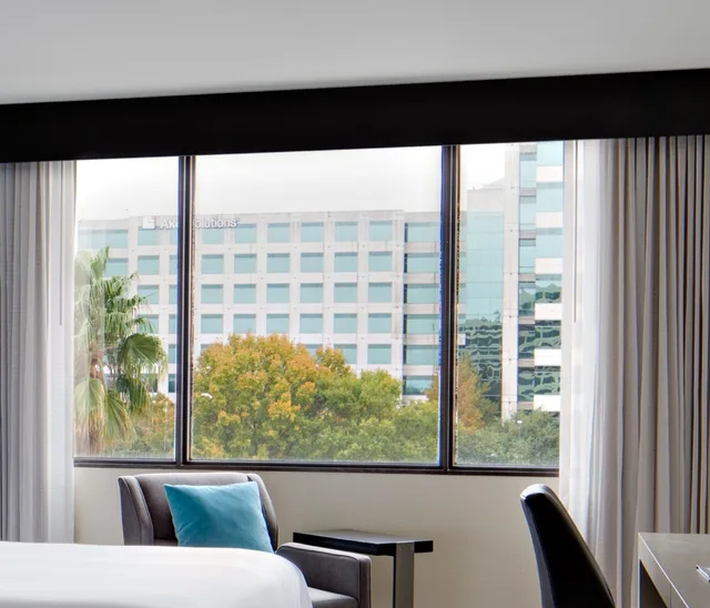 Concierge, Club, 2 Queen Beds، Houston Marriott Westchase 5/8