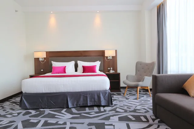 Premier, King Bed, WP Hotel 3/4