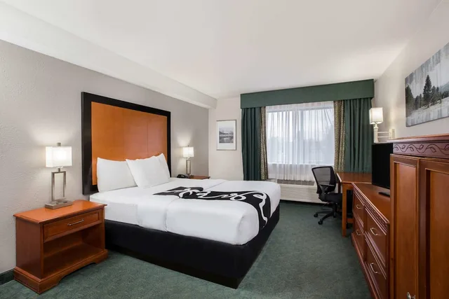 جناح استوديو بسرير كوين، La Quinta Inn Everett 1/3