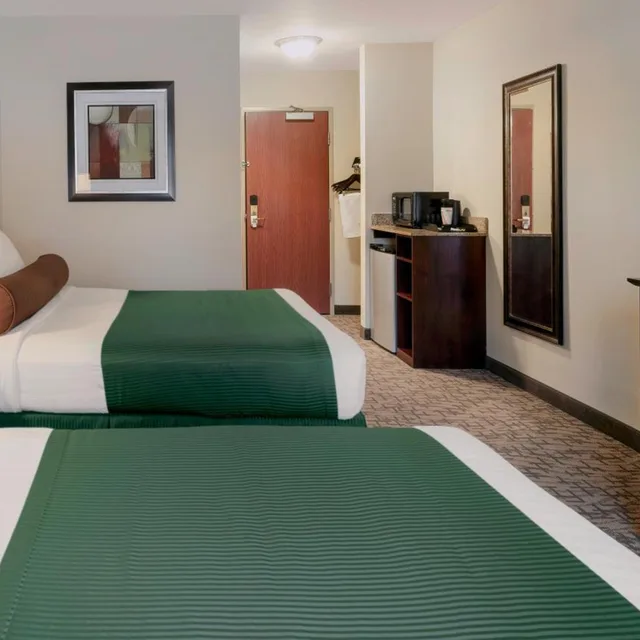 Room, Queen Bed, Accessible, Cobblestone Inn & Suites Durand 5/9
