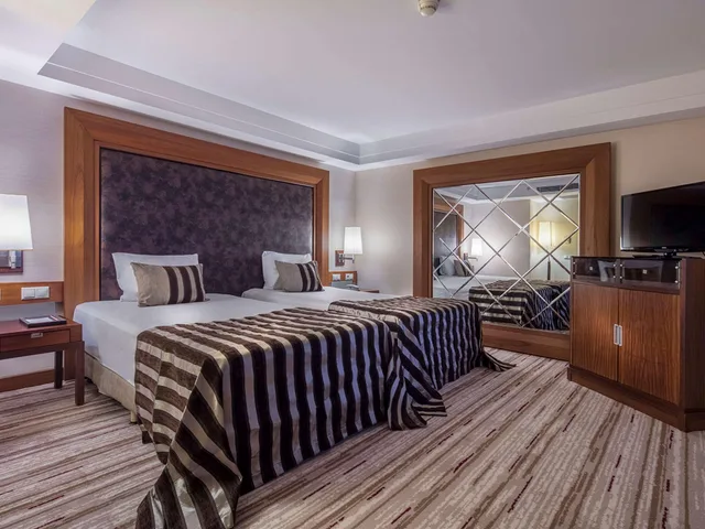 Room, Single, Double Bed, Land View، Rixos Sungate Hotel 3/9