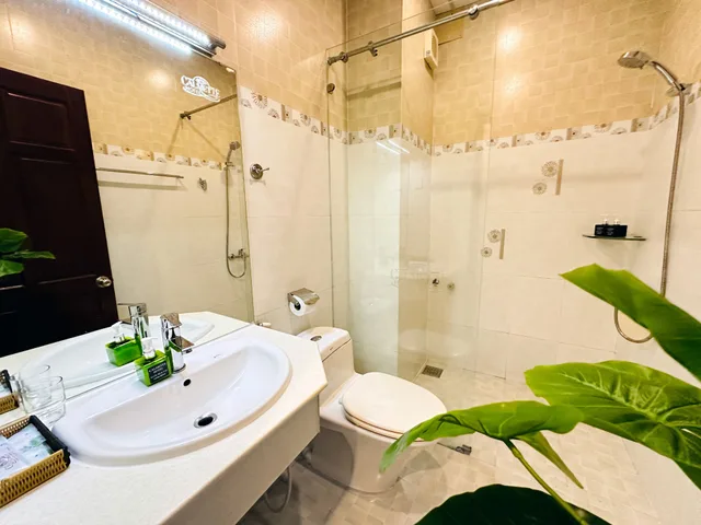 غرفة عائلية رباعية بسريرين كوين، Calmette Hotel 6/6