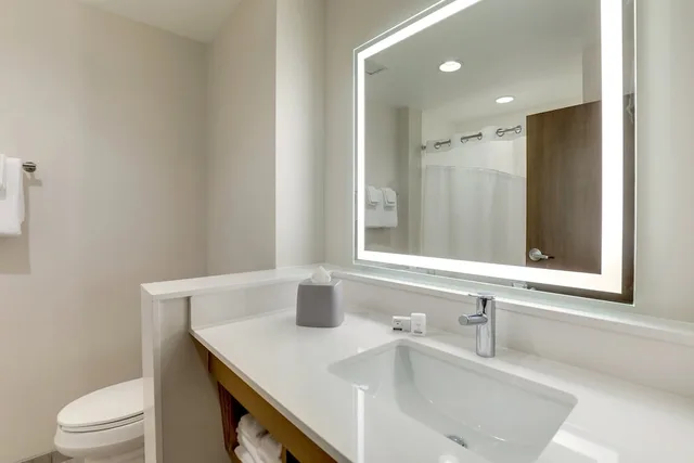 غرفة قياسية بسرير فردي، Holiday Inn Express Holly Springs - Raleigh Area, an IHG Hotel 2/2