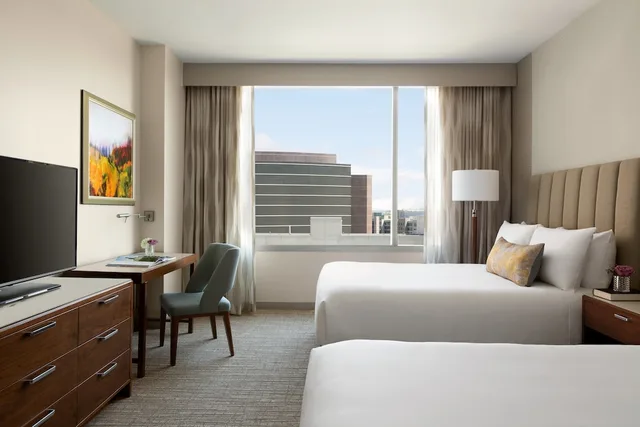 Premium, 2 Queen Beds, Bathtub, Pool Access, Accessible، Intercontinental Hotels Houston Medical Center 4/8