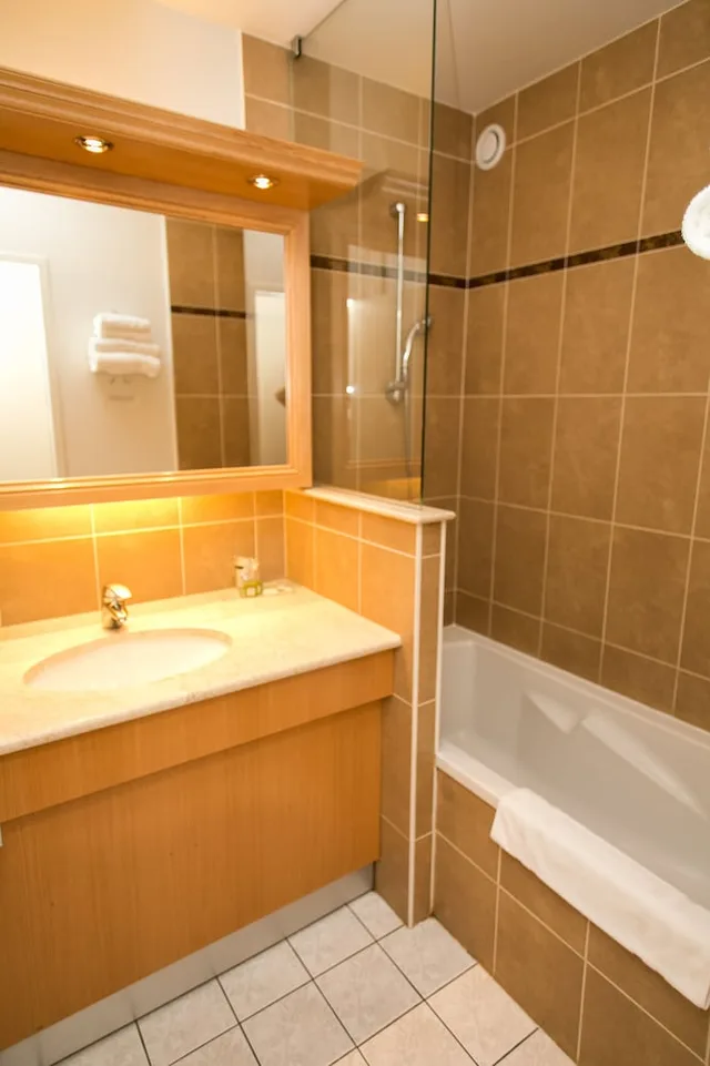 غرفة سوبيريور بسرير مزدوج بحوض استحمام، Relais Du Roy 2/3