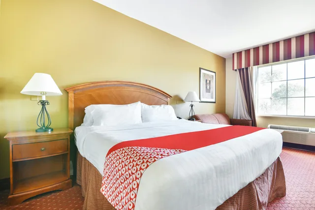 غرفة بسرير كينج، Oyo Townhouse Oklahoma City Airport 6/7