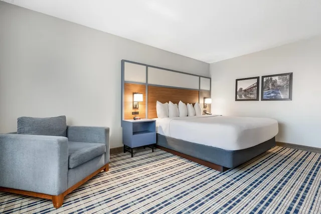 غرفة بسرير كينج، Americinn By Wyndham Bemidji 3/10