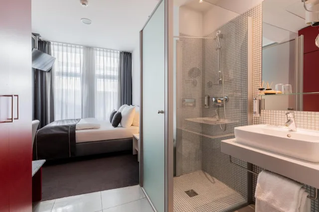 غرفة قياسية بسرير كينج وسرير كوين، Garner Hotel Berlin - Gendarmenmarkt by IHG 10/10