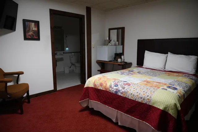 غرفة بسرير كوين لذوي الإعاقة، RiverBank Lodge 2/6