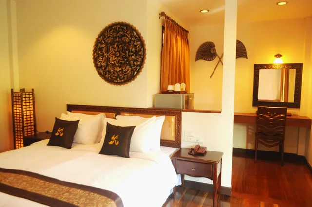 فيلا فاخرة، Ruen Kanok Thai House 1/2
