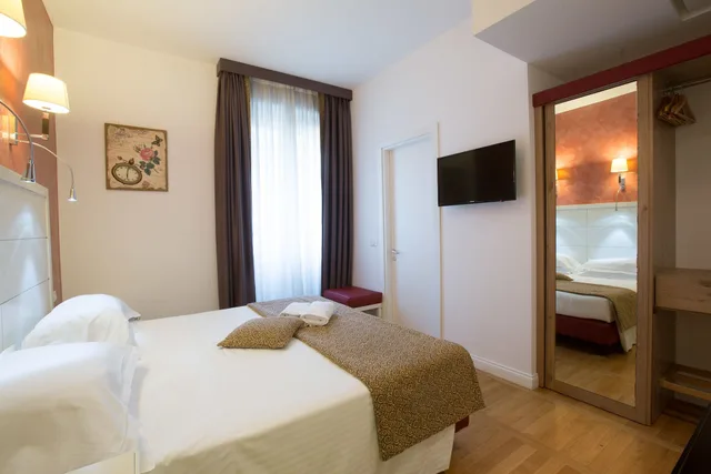 غرفة كومفورت بسريرين منفصلين وسرير كينج، FLORIS HOTEL 2/7