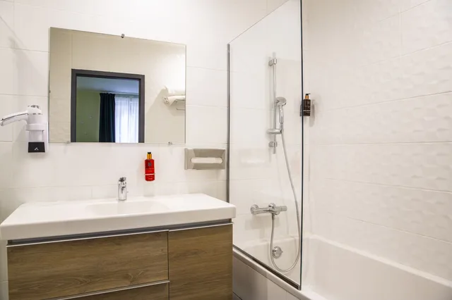 غرفة عائلية بسرير بطابقين وسرير كوين مع أريكة في الملحق، Maison Montgrand Marseille Vieux Port 3/4