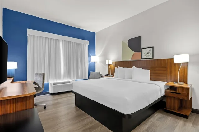 غرفة بسرير كينج لذوي الإعاقة، Spark by Hilton Macon North, GA 5/8