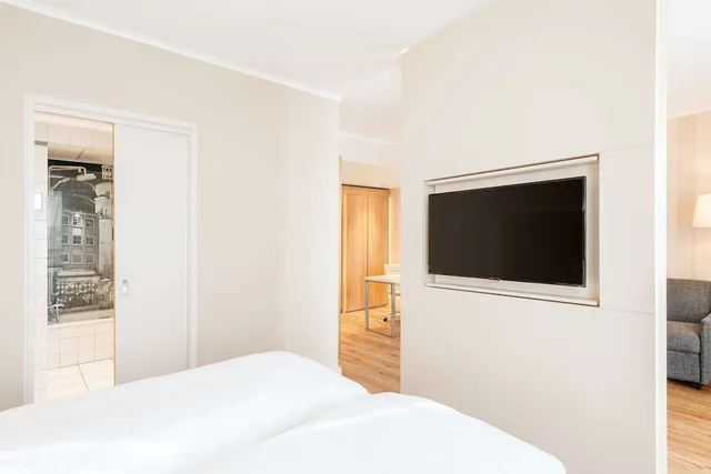 Junior Suite, 3 Beds, with Extra Bed, Courtyard Area، Nh Dortmund 2/3