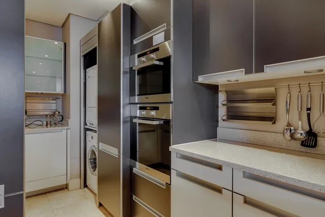 غرفة بريميير فاخرة بسرير كينج وسريرين منفصلين بغرفتي نوم بمسبح خاص، Mountain Marina Luxury Apartments 8/8