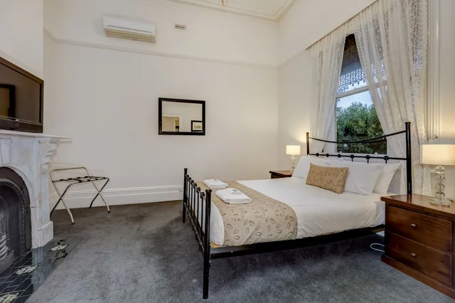 4 Bedrooms, House, 3 Queen Beds، Seymours on Lydiard 2/5