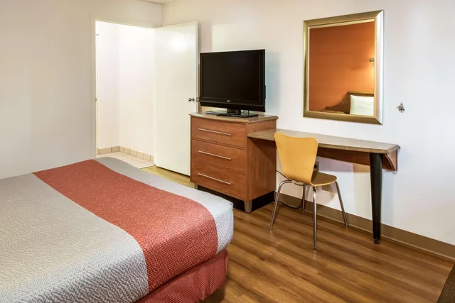 غرفة بسرير كوين لذوي الإعاقة، Motel6 Dayton Englewood 3/6