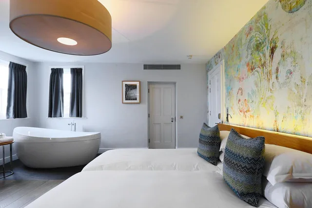 جناح جونيور بسرير كوين، Malmaison Cheltenham 1/4