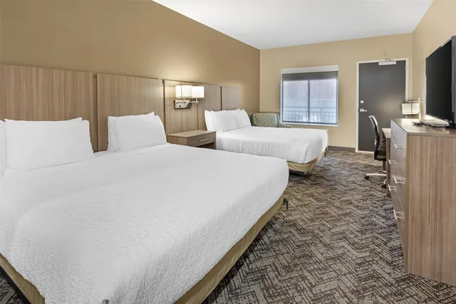 غرفة قياسية بسرير كينج وسرير كوين بشرفة مع أريكة لذوي الإعاقة، Best Western Plus Zion Canyon Inn & Suites 6/10