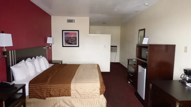 غرفة بسرير كوين لذوي الإعاقة، Rodeway Inn At Lake Powell 2/3