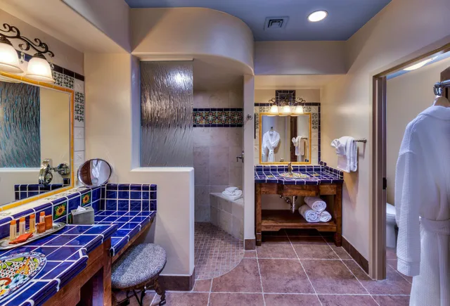 Mountain, King Bed، Hacienda Del Sol Ranch Resort 3/3