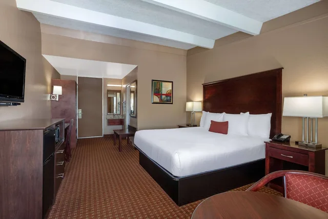 غرفة بسرير كينج، Travelodge By Wyndham Lakeland 5/10