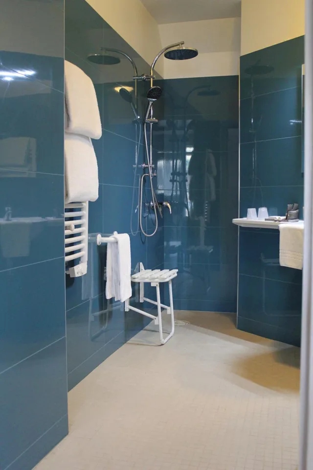 غرفة بسرير مزدوج لذوي الإعاقة، Hotel Le Quincangrogne 6/6