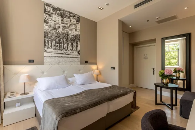 غرفة سوبيريور بسرير كوين بإطلالة على المدينة مع أريكة، Cornaro Hotel 2/9