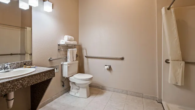 غرفة بسرير كينج، Best Western Plus Memorial Inn and Suites 3/3