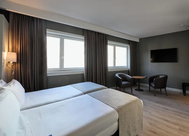 غرفة عائلية بسرير مزدوج وسريرين منفصلين، Catalonia Atenas Hotel 2/5