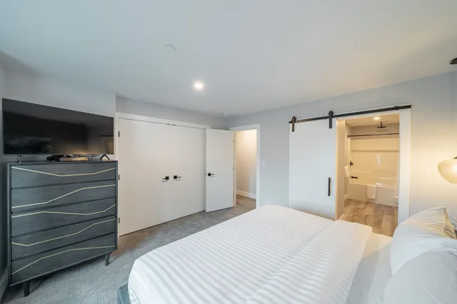 2 Bedrooms, Town House, King and Queen Bed, Sofa، Sunrise Ridge Waterfront Resort 1/5