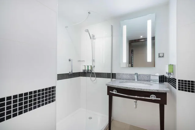 غرفة بسرير فردي وسرير كوين، Hampton By Hilton Krakow 4/6