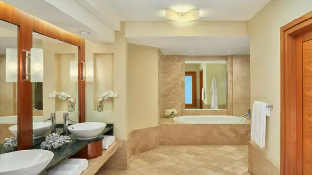 1 Bedroom, Suite, King Bed, The Cove at Atlantis 2/2