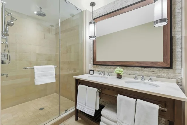 Family Suite, 2 Queen Beds, Valley View, Sofa، The St. Regis Deer Valley 7/10