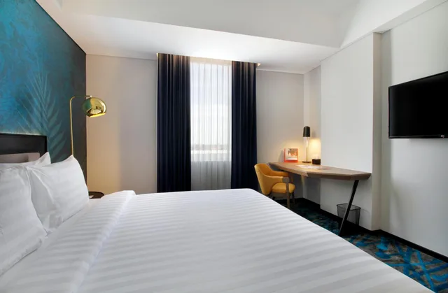 غرفة ديلوكس بسرير كينج وسرير كوين للمدخنين، Swiss-Belinn Airport Surabaya 2/10