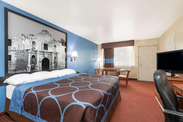 جناح بسرير كوين للمدخنين، Super 8 By Wyndham San Antonio At I-10 1/1