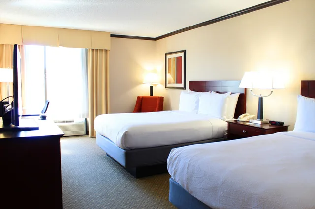 غرفة بسريرين كوين بإطلالة على المسبح، Hotel Burbank 3/6