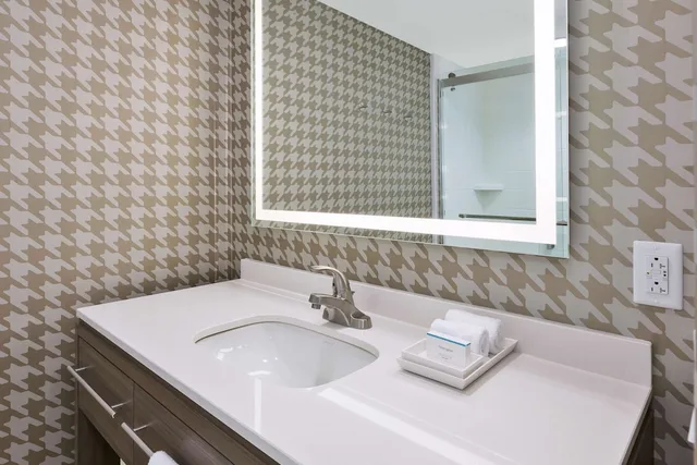 غرفة بسرير كينج لذوي الإعاقة، Home2 Suites by Hilton Wilmington Wrightsville Beach 4/4